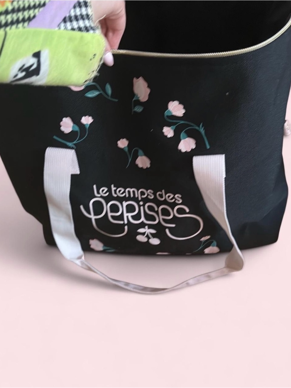 Le Temps Des Cerises Black Tote with Pink Handles and Floral Accents